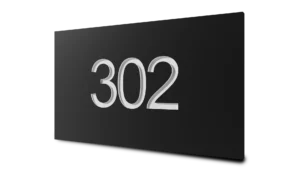 Suorakulma musta muovinen numerokyltti